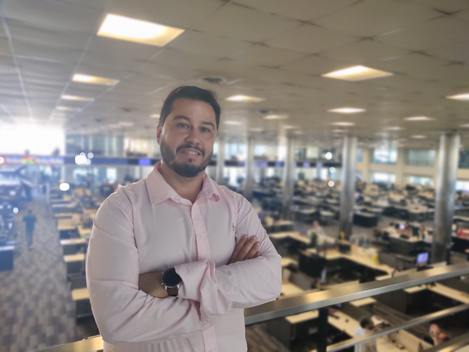 Asesor financiero brindando consultoría premium para empresas y personas.